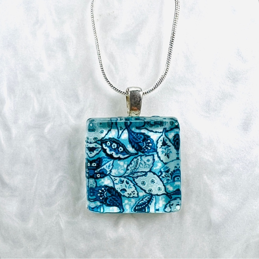 Beautiful, retro vintage blues silvertone bale pendant necklace - Picture 10 of 11